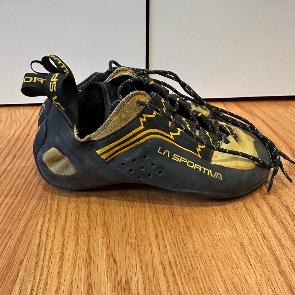 La Sportiva Performance Climbing Shoes - Black and Gold